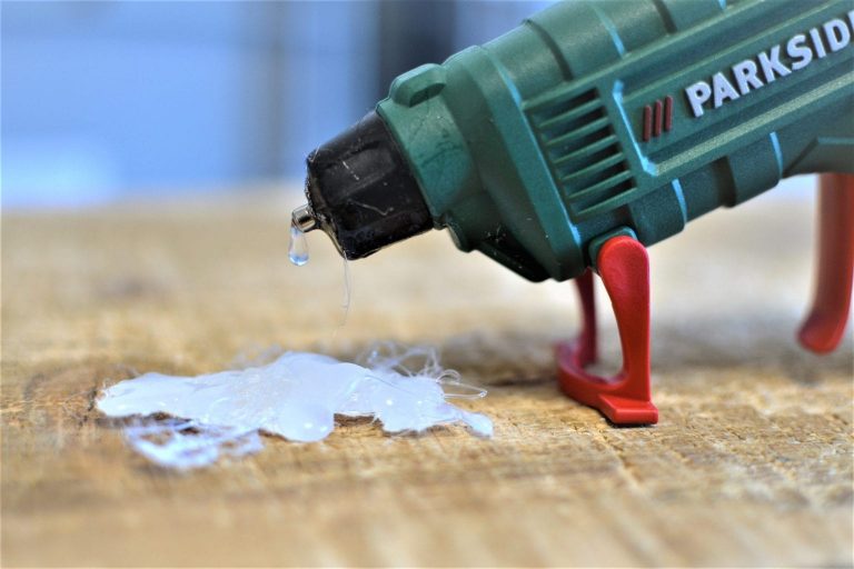 Neodymové magnety a lepiaca pištoľ?