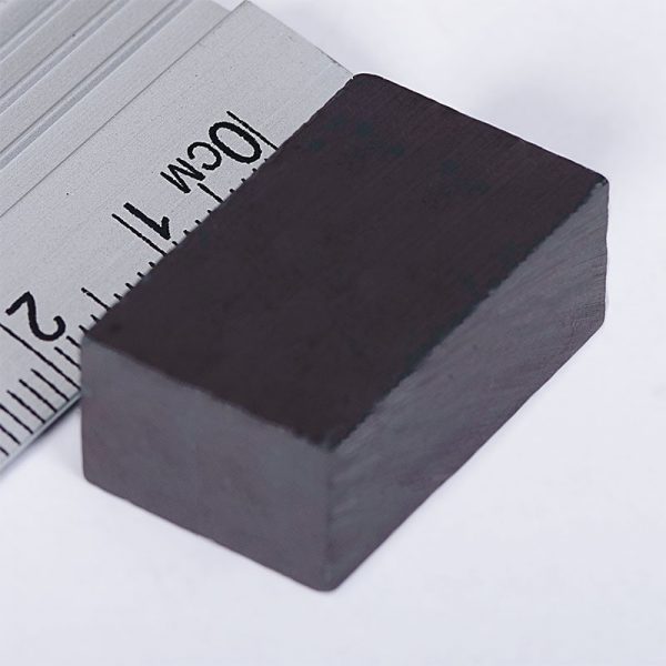 Feritový
  magnet kváder 22x15x12 mm - Y30BH