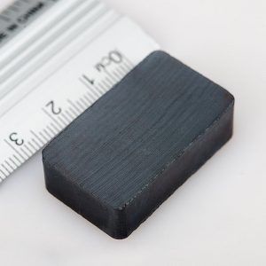 Feritový
  magnet kváder 30x20x10 mm - Y30BH
