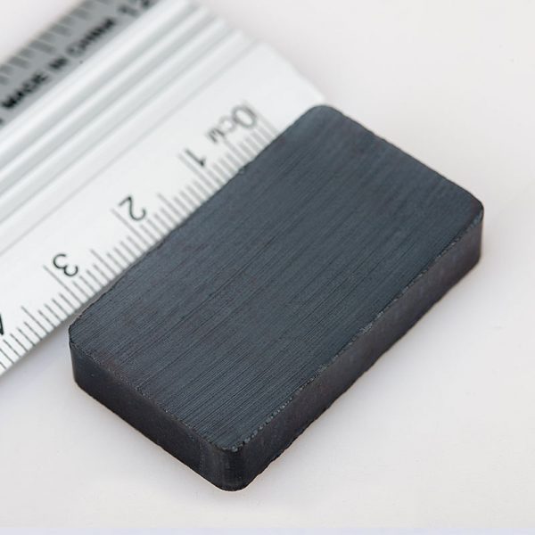 Feritový
  magnet kváder 40x25x5 mm - Y30BH