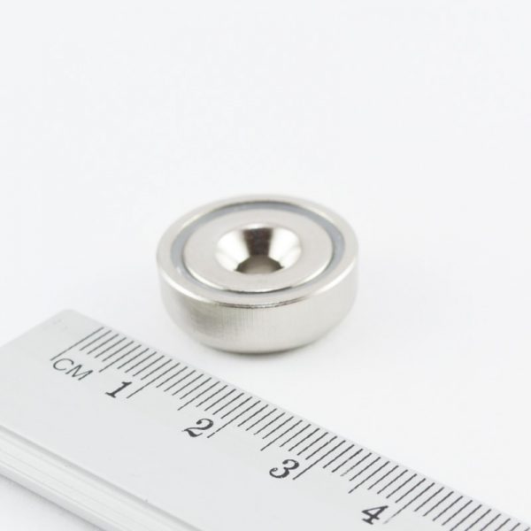 Magnet v puzdre s dierou pre skrutku 20x7 mm
