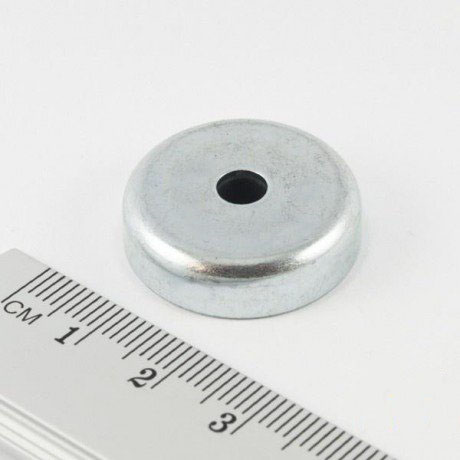 Magnet v
  puzdre s dierou pre skrutku 25x7 mm (feritový)