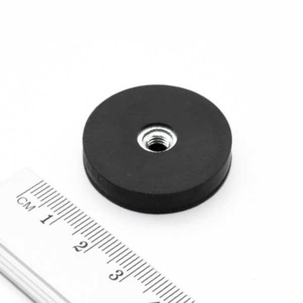 Magnet
  v puzdre s vnútorným závitom 31x6 mm pogumovaný