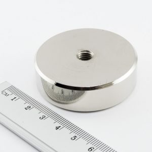 Magnet
  v puzdre s vnútorným závitom 50x15 mm