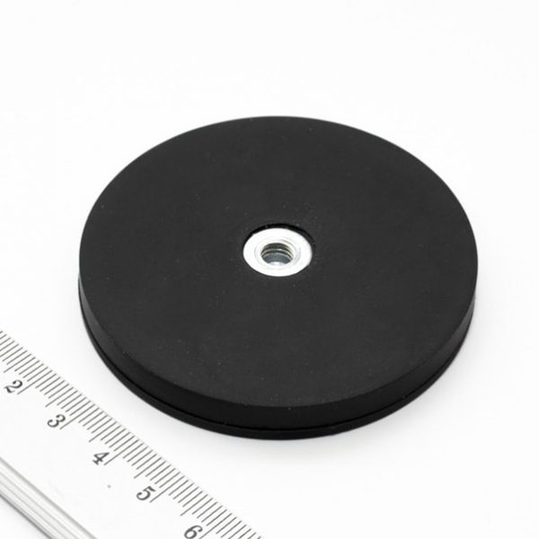 Magnet
  v puzdre s vnútorným závitom 66x8,5 mm pogumovaný