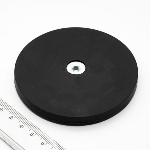 Magnet v
  puzdre s vnútorným závitom 88x8,5 mm pogumovaný