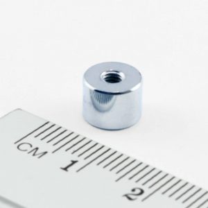 Magnet v
  puzdre s vnútorným závitom 8x6 mm Zn