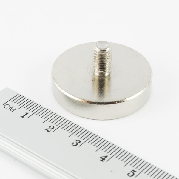 Magnet v
  puzdre s vonkajším závitom 32x7 mm