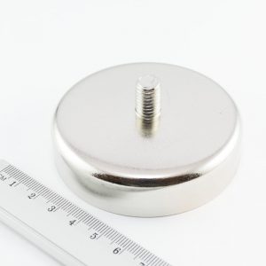 Magnet v
  puzdre s vonkajším závitom 75x18 mm