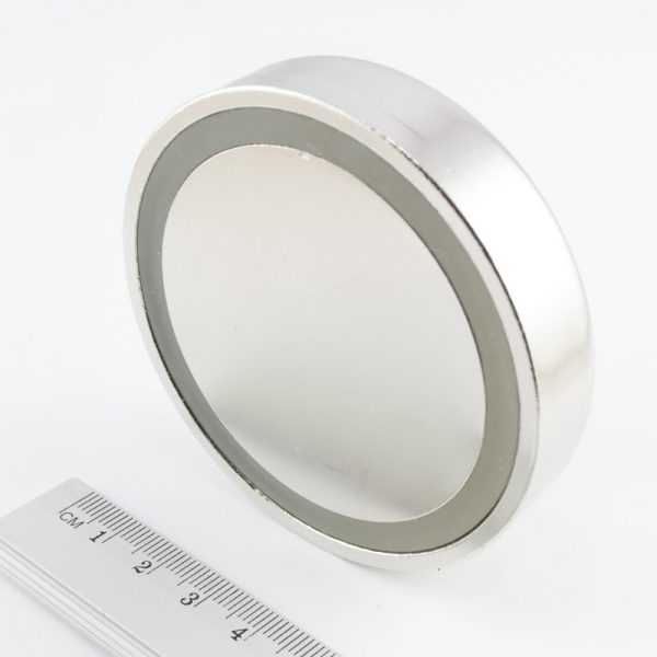 Magnet v
  puzdre s vonkajším závitom 75x18 mm