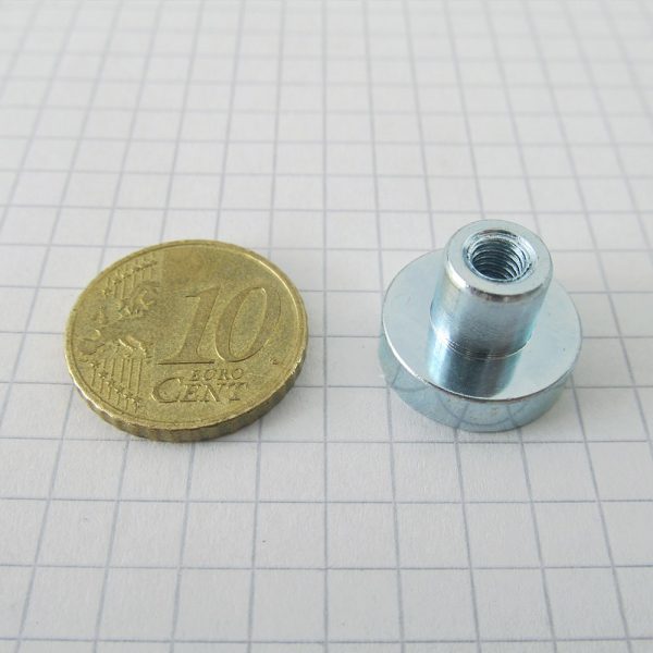 Magnet v puzdre s vysunutým vnútorným závitom 16x4,5 mm - N42
