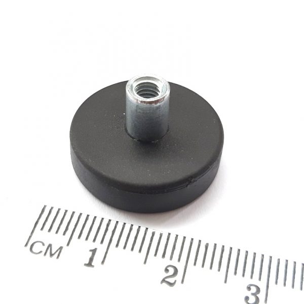 Magnet v
  puzdre s vysunutým vnútorným závitom 22x6 mm pogumovaný