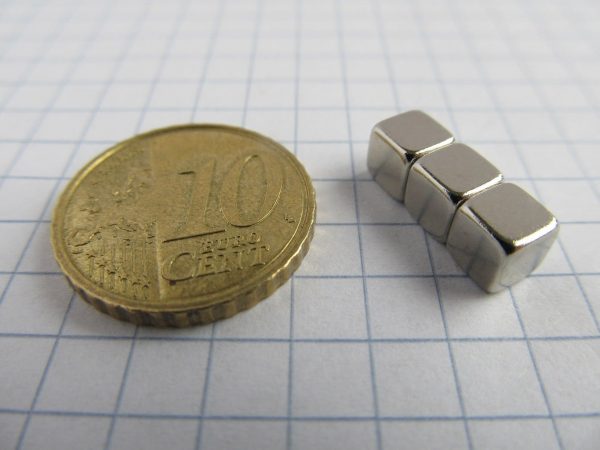 Neodýmový magnet kocka 4x4x4 mm - N42