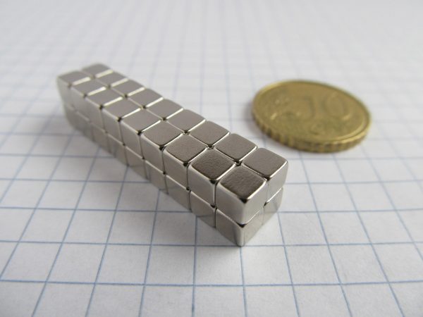 Neodýmový magnet kocka 4x4x4 mm - N42