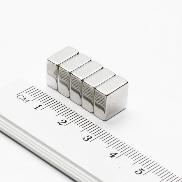 Neodýmový
  magnet kváder 10x10x5 mm - N38
