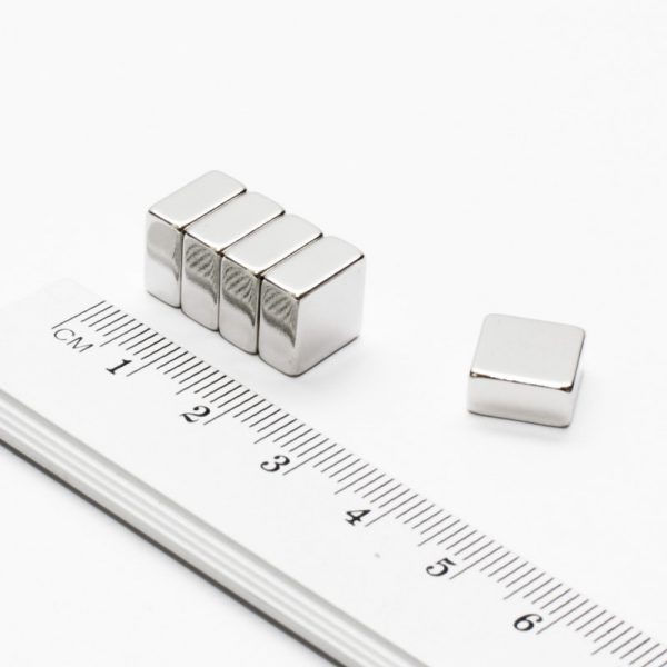 Neodýmový
  magnet kváder 10x10x5 mm - N42