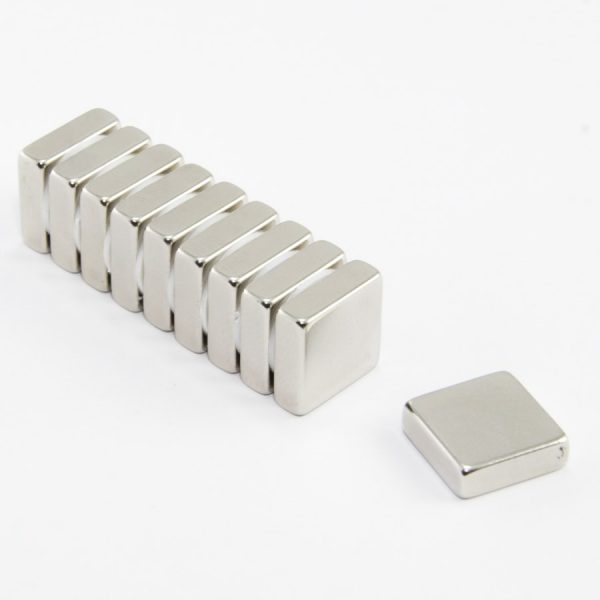Neodýmový
  magnet kváder 15x15x5 mm - N38