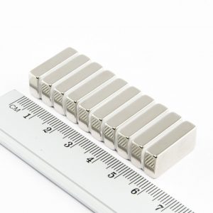Neodýmový
  magnet kváder 19x10x5 mm - N38
