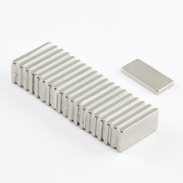 Neodýmový
  magnet kváder 20x10x2 mm - N38