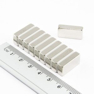 Neodýmový magnet kváder 20x10x5 mm - N38