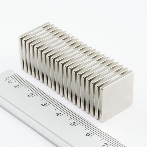 Neodýmový
  magnet kváder 20x20x2 mm - N38