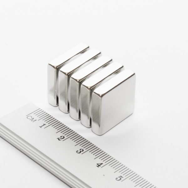 Neodýmový magnet kváder 20x20x5 mm - N38