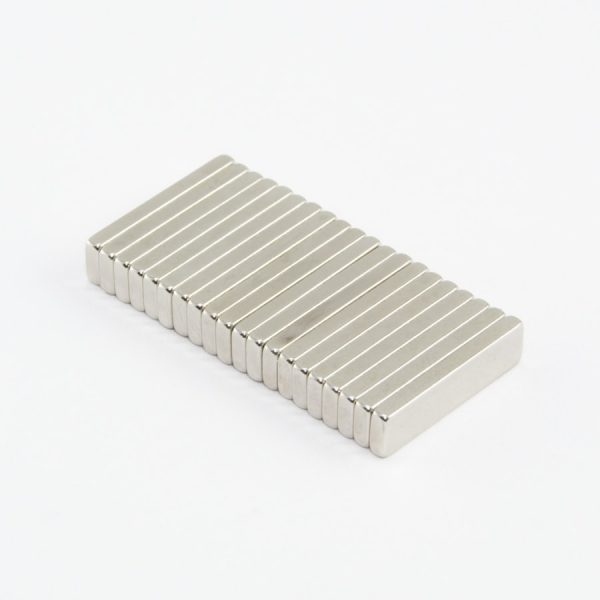 Neodýmový
  magnet kváder 20x5x2 mm - N38