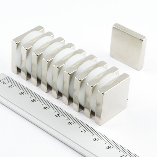 Neodýmový magnet kváder 25x25x5 mm - N38