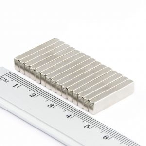 Neodýmový
  magnet kváder 25x5x3 mm - N38