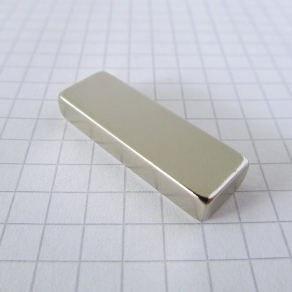 Neodýmový magnet kváder 30x10x5 mm - N38