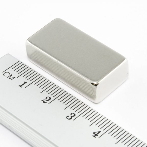 Neodýmový magnet kváder 30x15x8 mm - N38