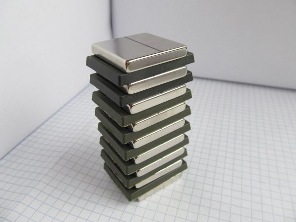Neodýmový magnet kváder 30x30x5 mm - N38
