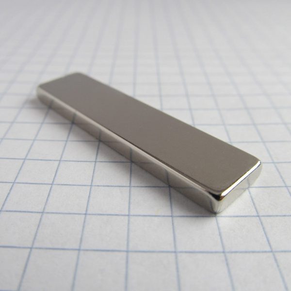 Neodýmový magnet kváder 40x10x3 mm - N38