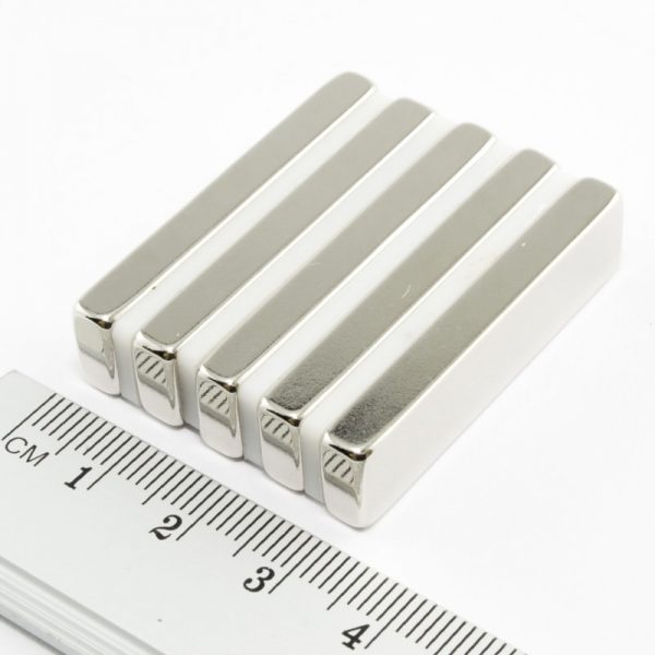 Neodýmový magnet kváder 40x10x5 mm - N38