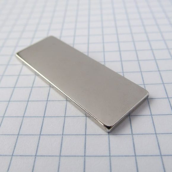Neodýmový magnet kváder 40x15x2 mm - N38
