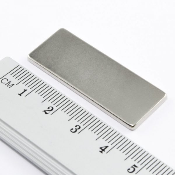Neodýmový magnet kváder 40x15x2 mm - N45
