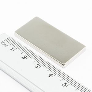 Neodýmový
  magnet kváder 40x20x3 mm - N38