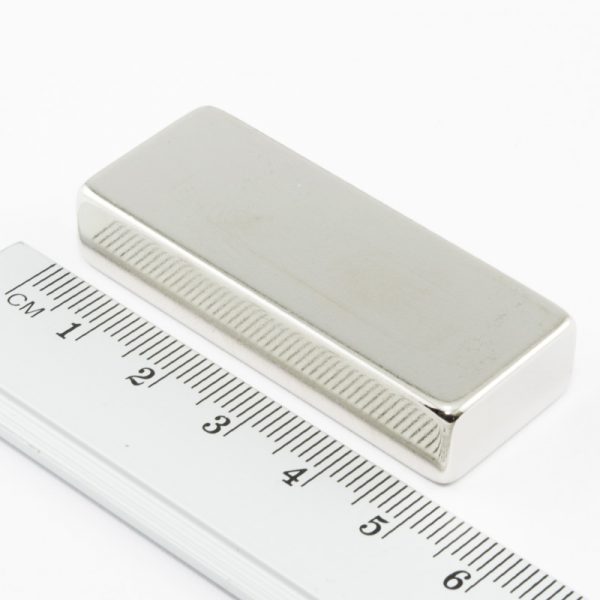 Neodýmový
  magnet kváder 50x20x10 mm - N52