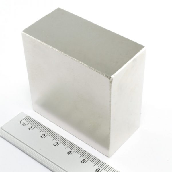 Neodýmový
  magnet kváder 50x50x25 mm - N38