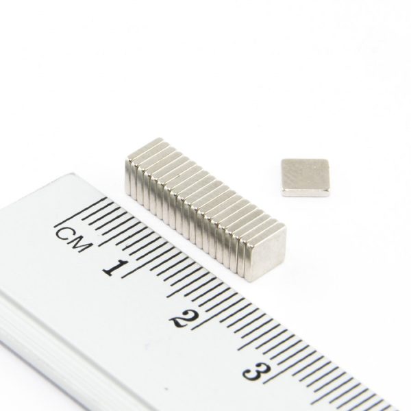 Neodýmový
  magnet kváder 5x5x1 mm - N38