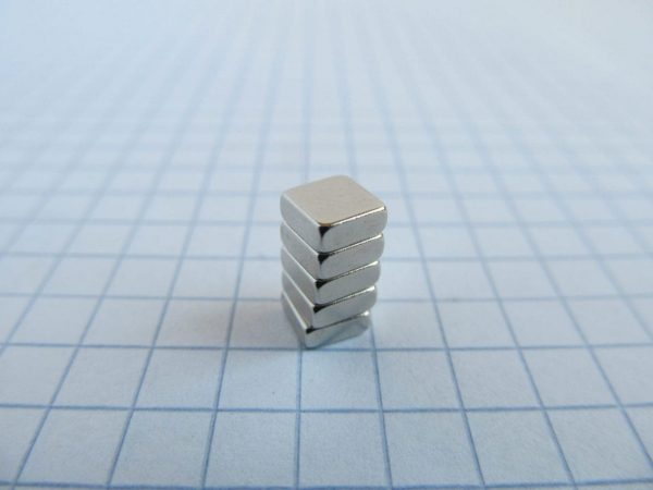 Neodýmový magnet kváder 5x5x2 mm - N38