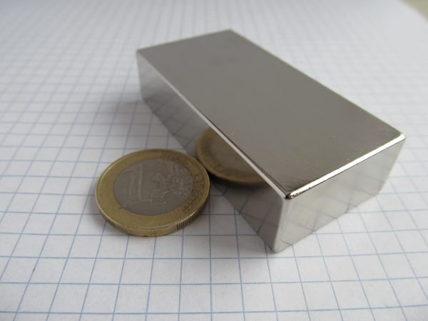 Neodýmový magnet kváder 60x30x15 mm - N38