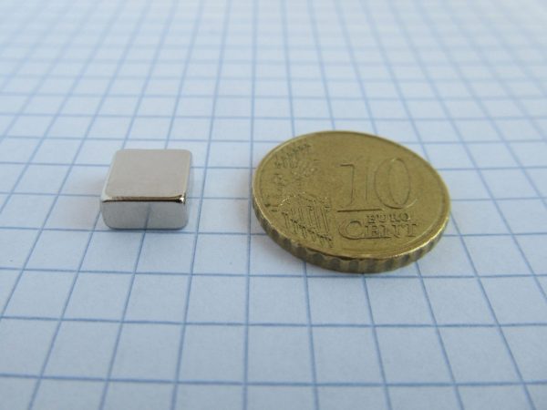 Neodýmový magnet kváder 7x7x3 mm - N38