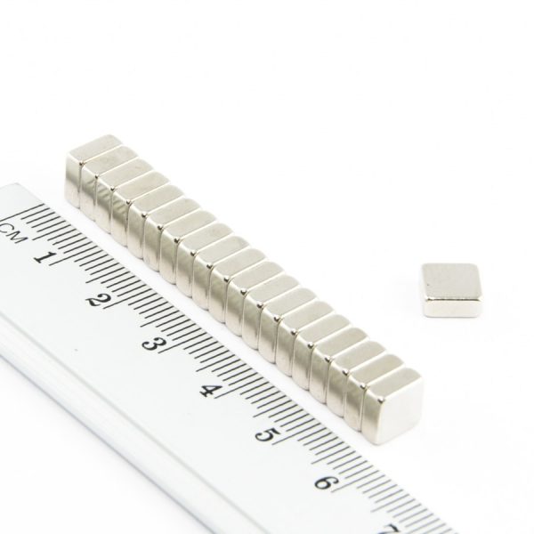 Neodýmový magnet kváder 7x7x3 mm - N38