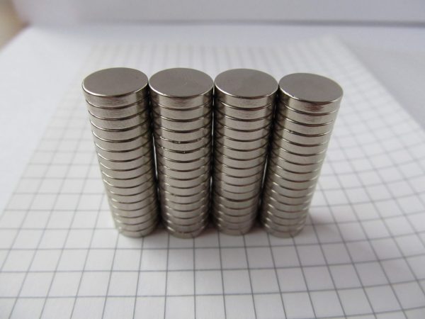 Neodýmový
  magnet valec 10x2 mm - N38
