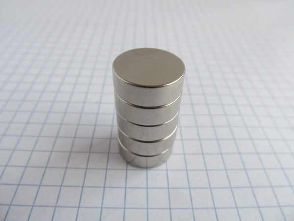 Neodýmový
  magnet valec 15x5 mm - N40