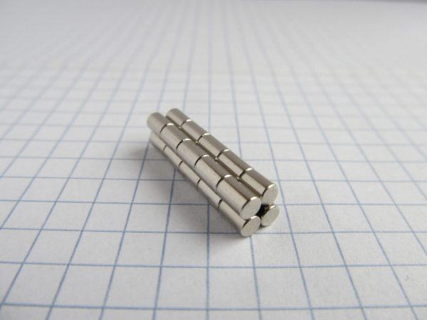 Neodýmový magnet valec 3x5 mm - N38