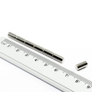 Neodýmový
  magnet valec 5x10 mm - N38