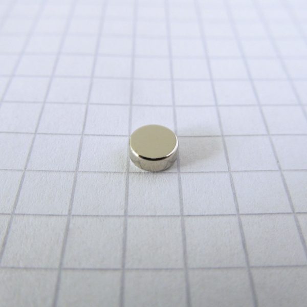 Neodýmový
  magnet valec 5x2 mm - N38