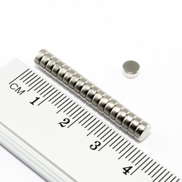 Neodýmový
  magnet valec 5x2 mm - N38